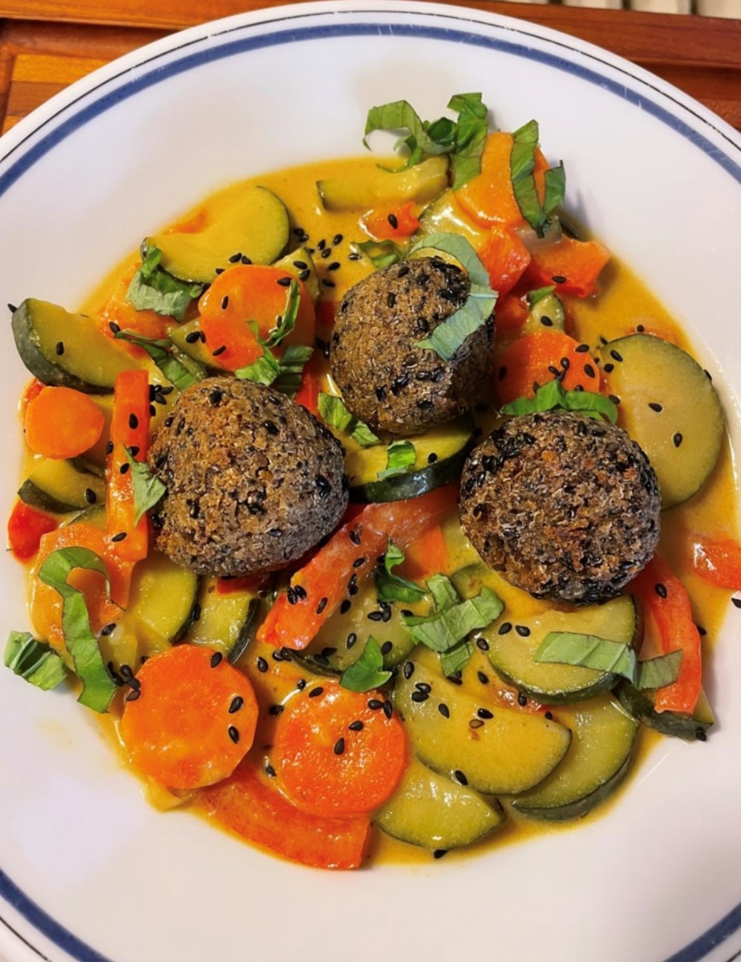 https://www.artscapecod.org/wp-content/uploads/sites/www.artscapecod.org/images/2022/06/event-featured-crispy-chickpea-quinoa-balls-in-veggie-yellow-curry-broth-with-agatha-buisson-1655400906.jpeg